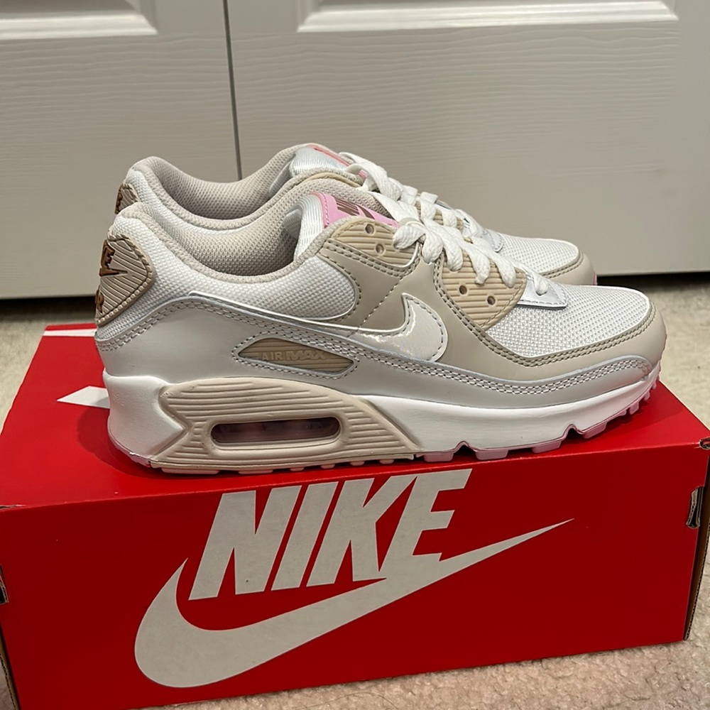 NEW never worn Nike Air Max 90